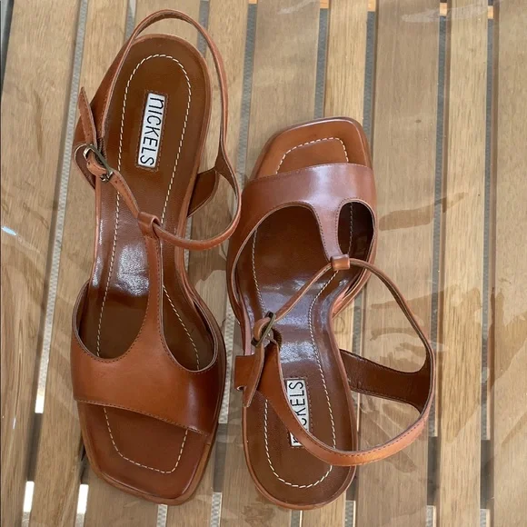 Nickels Women's Brown Leather Sandals - Picture 10 of 10
